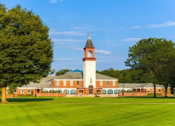 Photo of the Quinnipiac clocktower from the side